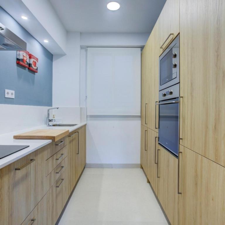 Vivir en Valencia - Two-Bedroom Deluxe Apartment with Balcony - 17