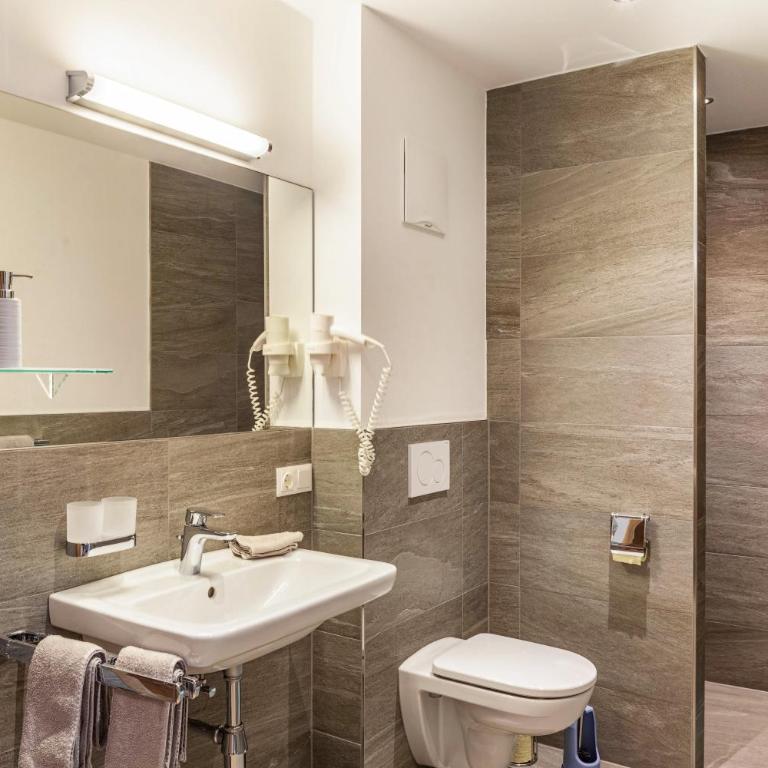 Apart-hochzillertal Gartenwohnung - Apartment mit 3 Schlafzimmern und Bergblick - 21
