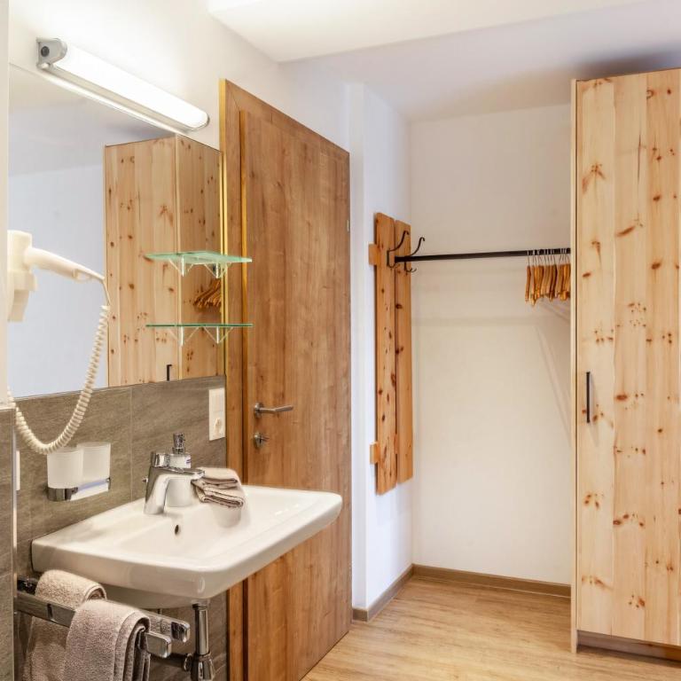 Apart-hochzillertal Gartenwohnung - Apartment mit 3 Schlafzimmern und Bergblick - 15