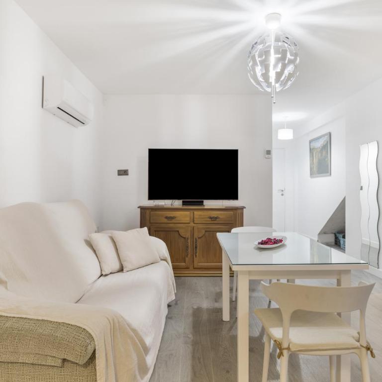Apartamentos Serranía - Apartamento Superior con vistas a la ciudad - 13