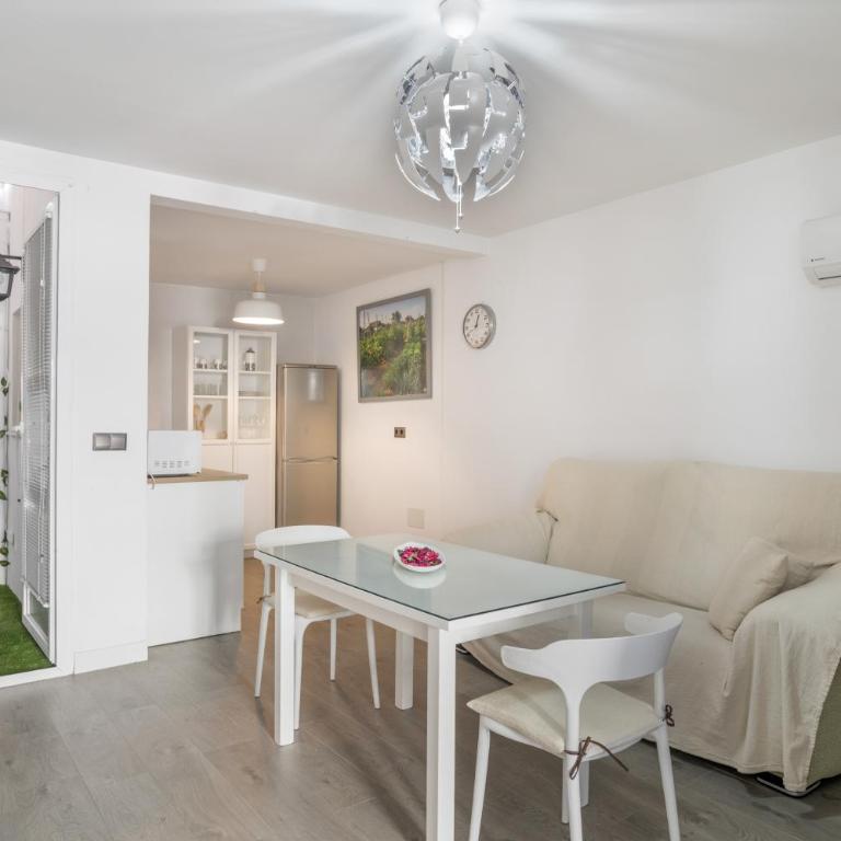 Apartamentos Serranía - Apartamento Superior con vistas a la ciudad - 1