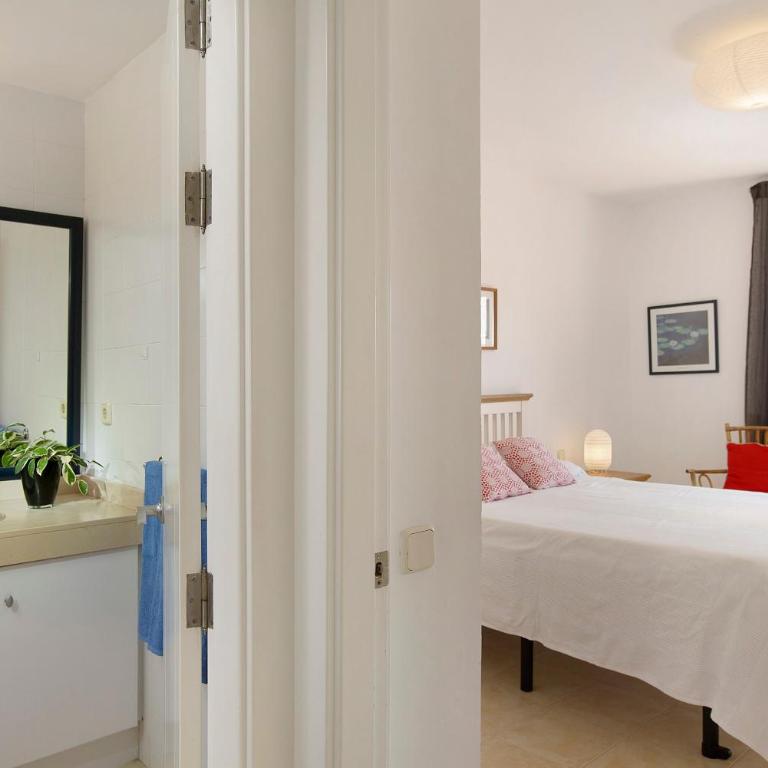 Free Airport Shuttle and Parking - Villa with Sea View - 15