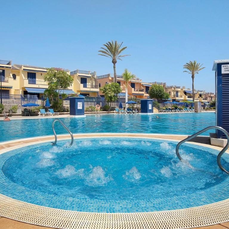 Free Airport Shuttle and Parking - Villa with Sea View - 4