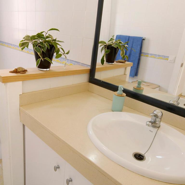 Free Airport Shuttle and Parking - Villa with Sea View - 17
