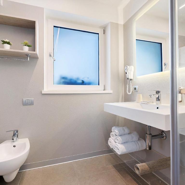 Eco Del Garda Bnb - Habitación Triple con ducha - 7