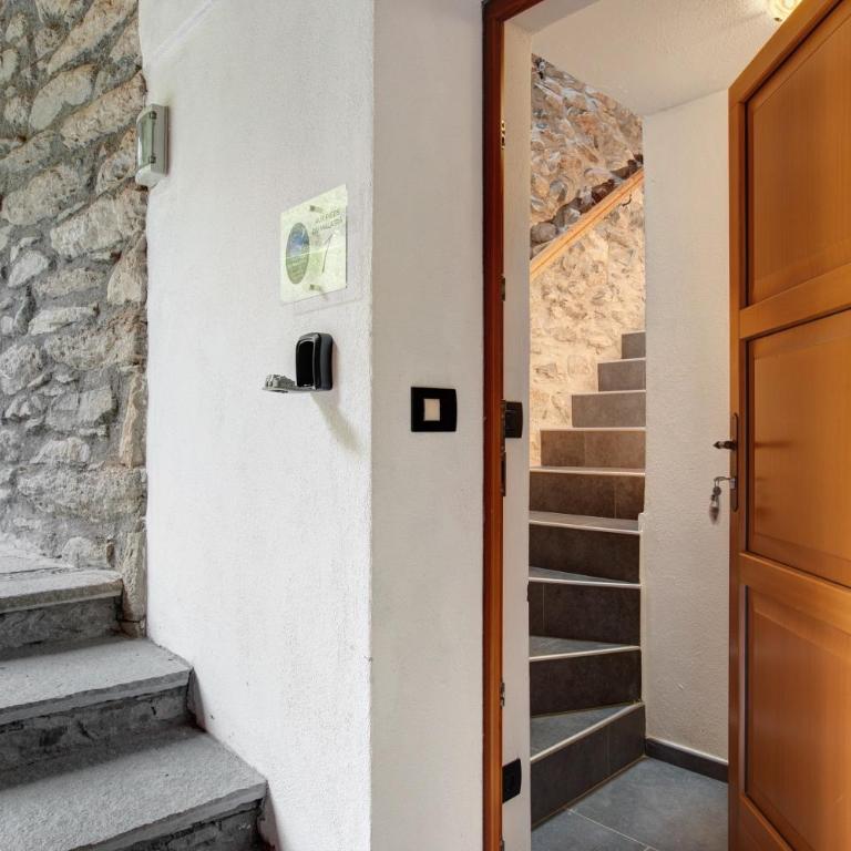 Aux Pieds du Malatra' 1 - Monolocale con Divano-Letto - 23