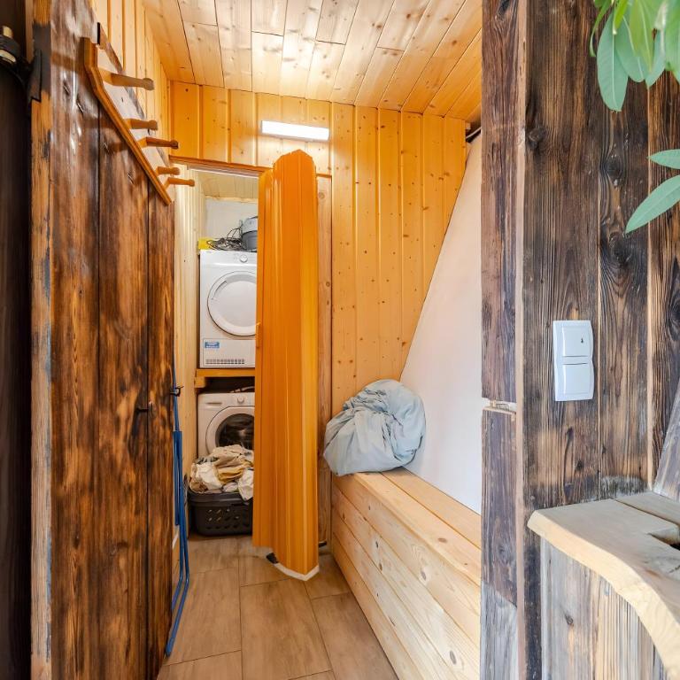 Naturstammhaus Almhütte - Haus mit 1 Schlafzimmer - 2