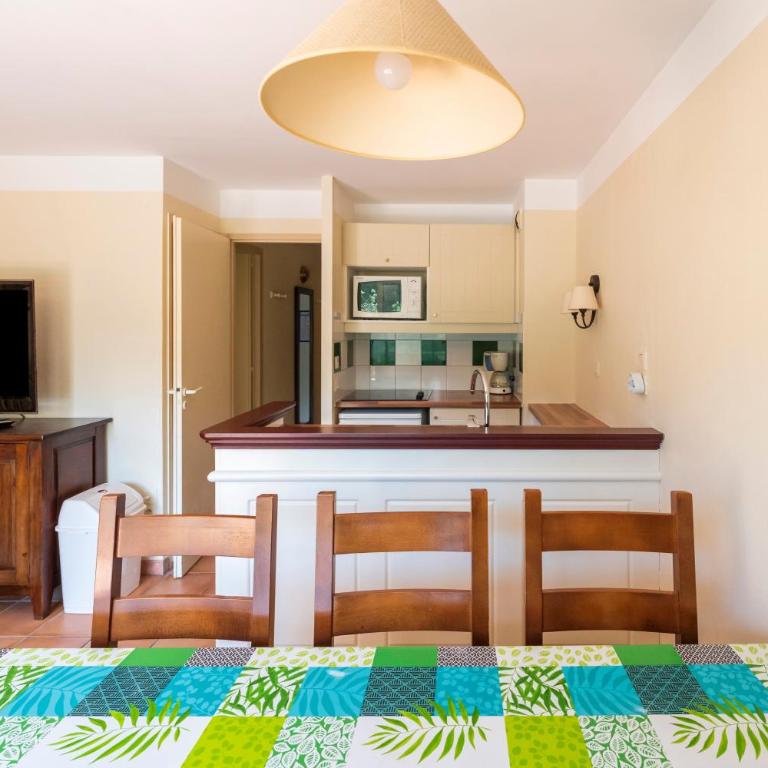 Domaine de Pinsolle - Two-Bedroom Deluxe Apartment with Garden View - 9