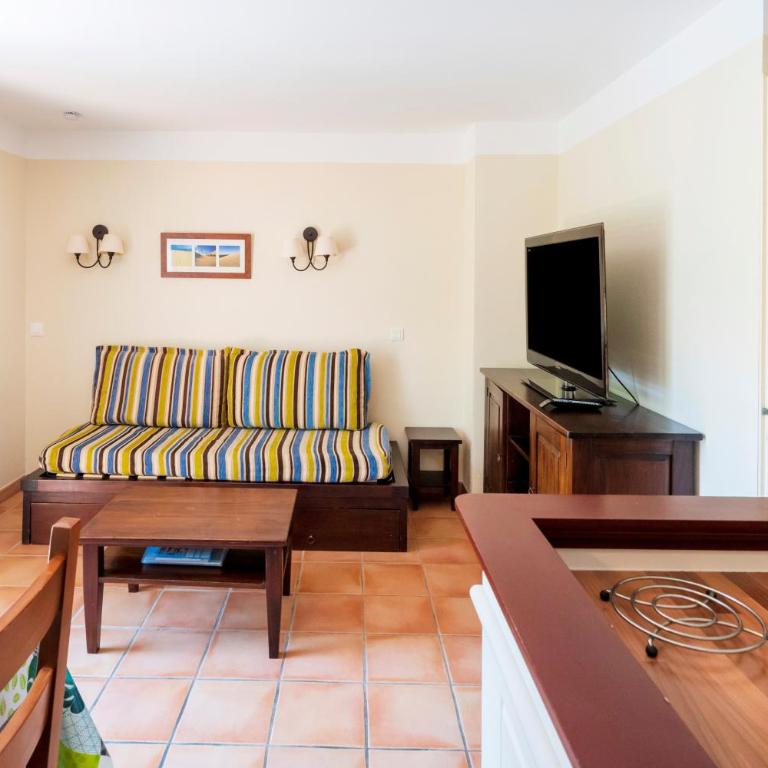Domaine de Pinsolle - Two-Bedroom Deluxe Apartment with Garden View - 6