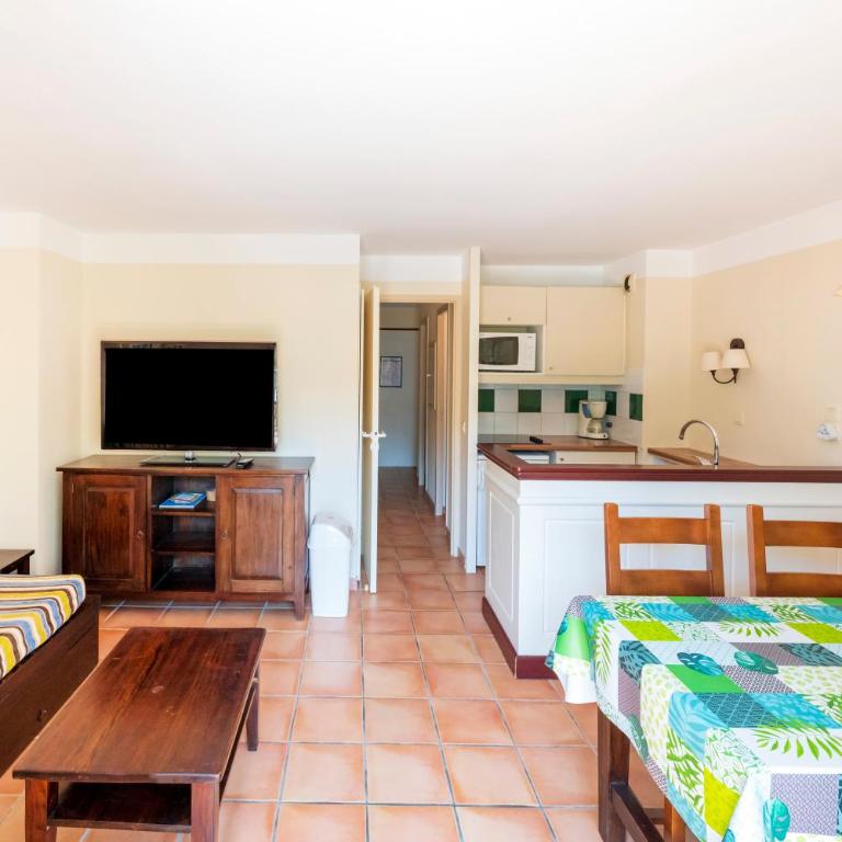 Domaine de Pinsolle - Two-Bedroom Deluxe Apartment with Garden View - 3