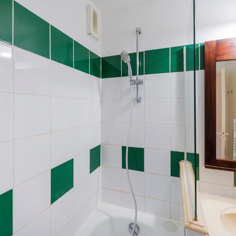 Domaine de Pinsolle - Two-Bedroom Deluxe Apartment with Garden View - 17