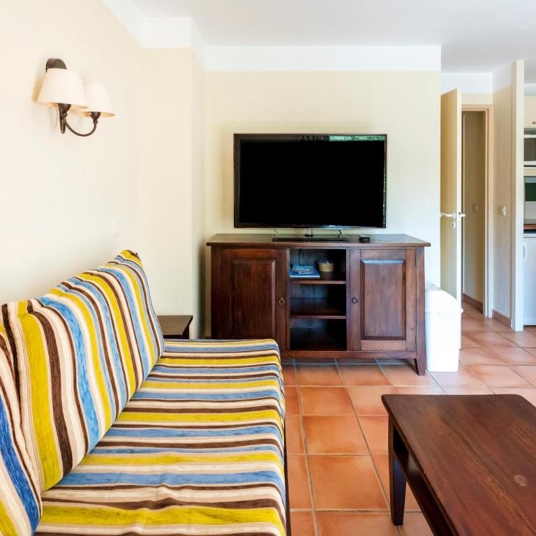 Domaine de Pinsolle - Two-Bedroom Deluxe Apartment with Garden View - 4