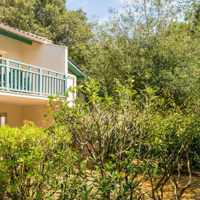 Domaine de Pinsolle - Two-Bedroom Deluxe Apartment with Garden View - 20