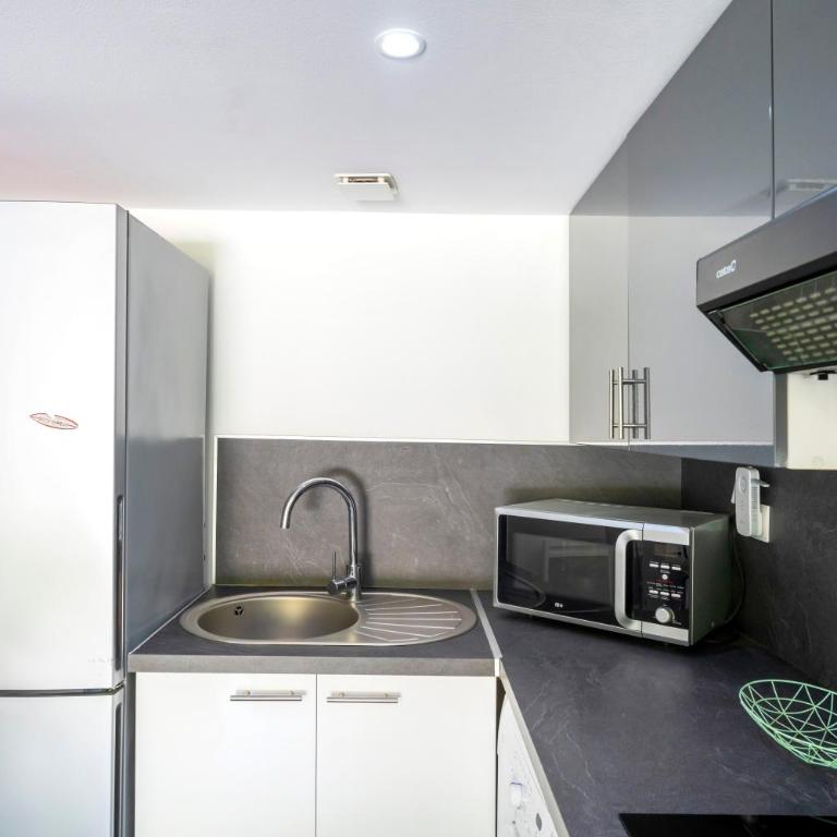 Appartement de charme - spa privé - Two-Bedroom Deluxe Apartment with Garden View - 9