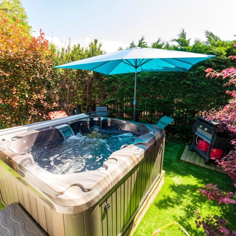 Appartement de charme - spa privé - Two-Bedroom Deluxe Apartment with Garden View - 1