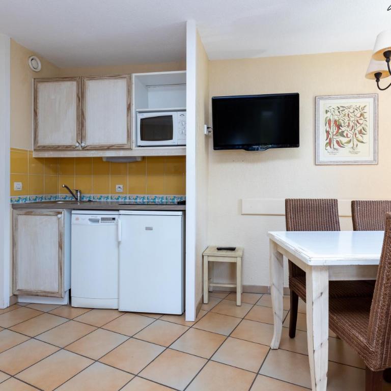 Palombes - Joli Appartement Piscine - Appartement 1 Chambre Supérieur avec Balcon - 10