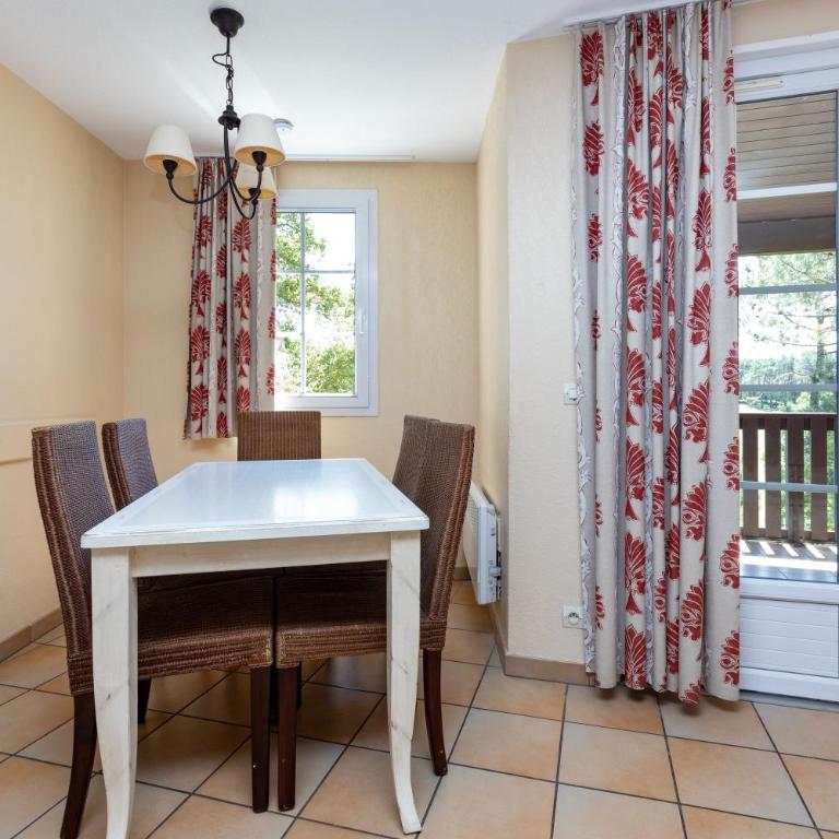 Palombes - Joli Appartement Piscine - Appartement 1 Chambre Supérieur avec Balcon - 11