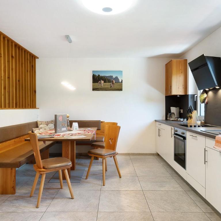 Schererhof Dolomitenblick - Two-Bedroom Deluxe Apartment with Garden View - 5