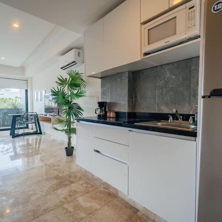 1 Bd Apt top Location! Gym, Pool - One-Bedroom Deluxe Apartment - 2