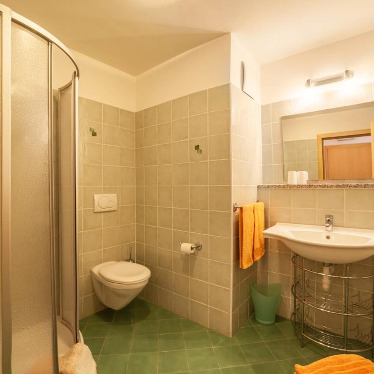 Roath Hof Ferienwohnung 2 - Appartamento Superior con 1 Camera da Letto e Balcone - 11