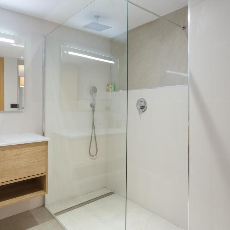 Lujoso cerca de playa - Apartamento Premium de 3 dormitorios con balcón - 16