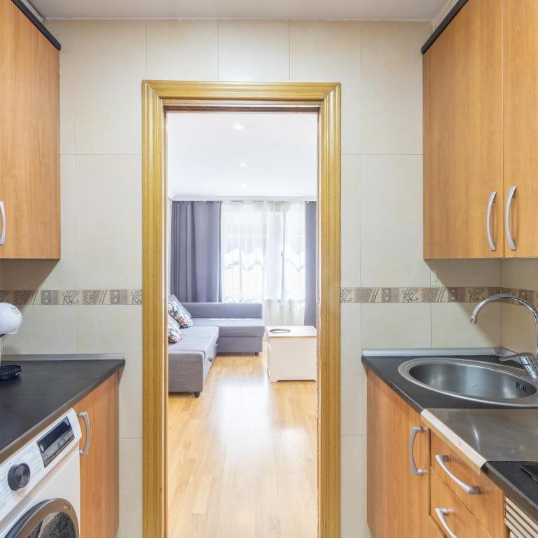 Moratalaz - Apartment with Shower - 8