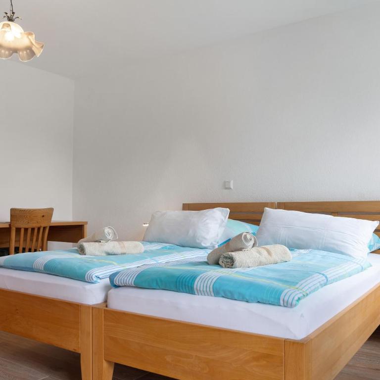 Ferienwohnungen Familie Hofer - Deluxe-Apartment mit 2 Schlafzimmern und Gartenblick - 9