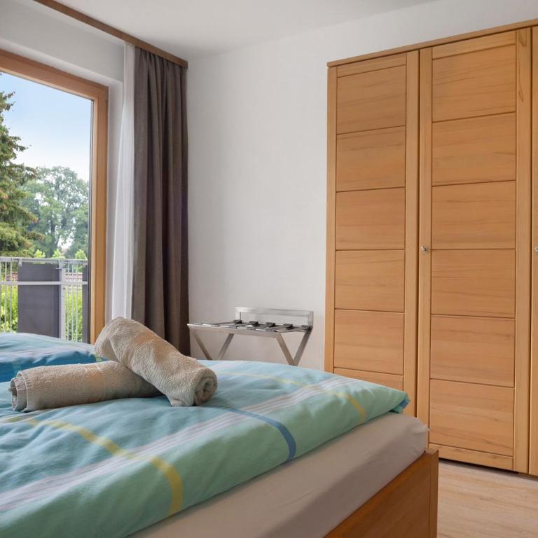 Ferienwohnungen Familie Hofer - Deluxe-Apartment mit 2 Schlafzimmern und Gartenblick - 11