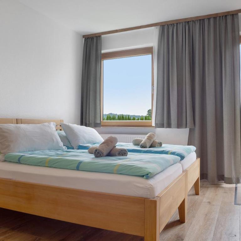 Ferienwohnungen Familie Hofer - Deluxe-Apartment mit 2 Schlafzimmern und Gartenblick - 10