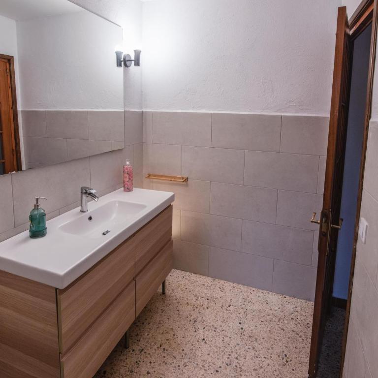 Masia Can Felix Santa Fe - Six-Bedroom House - 7