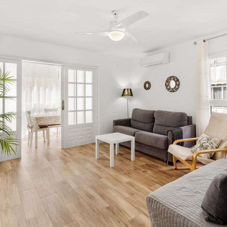Fuengirola Beach con parking gratis - Apartamento Deluxe de 2 dormitorios con vistas al mar - 1
