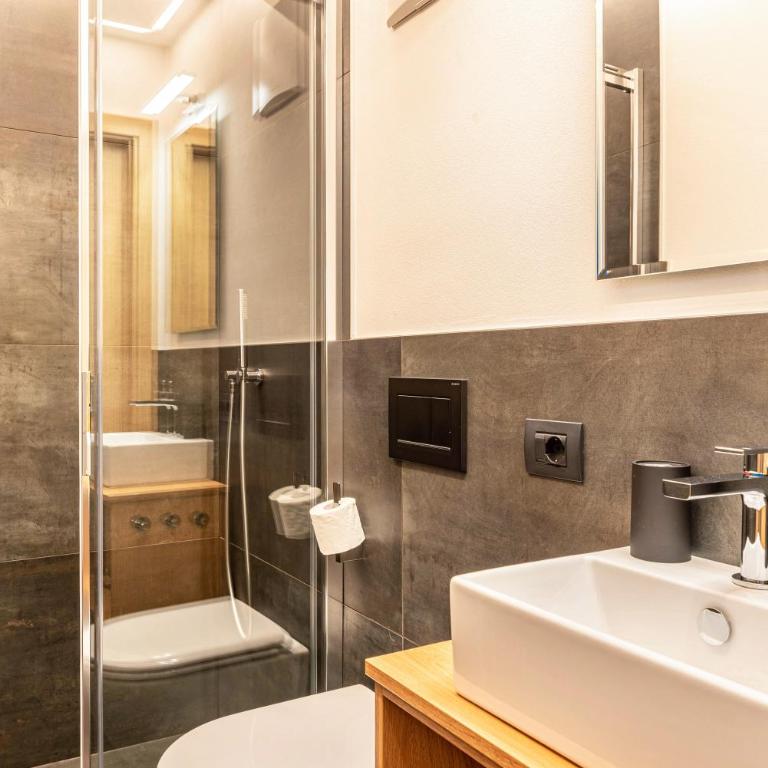 Villa Erina - Appartamento Deluxe con 2 Camere da Letto e Vista Giardino - 20