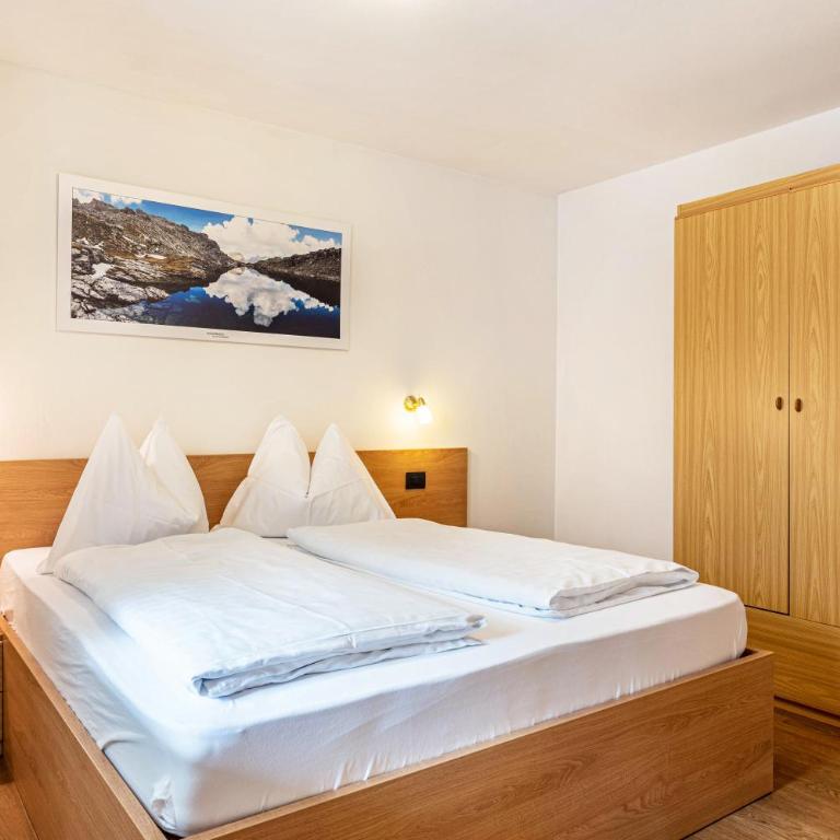Villa Erina - Appartamento Deluxe con 2 Camere da Letto e Vista Giardino - 12