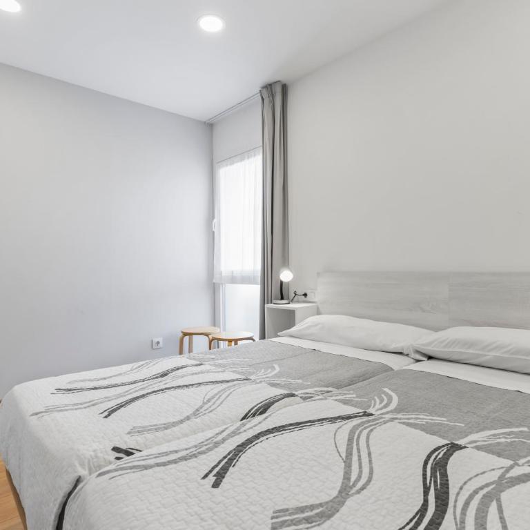 4 Jardin- Puerto Chico - Two-Bedroom Deluxe Apartment with Garden View - 16