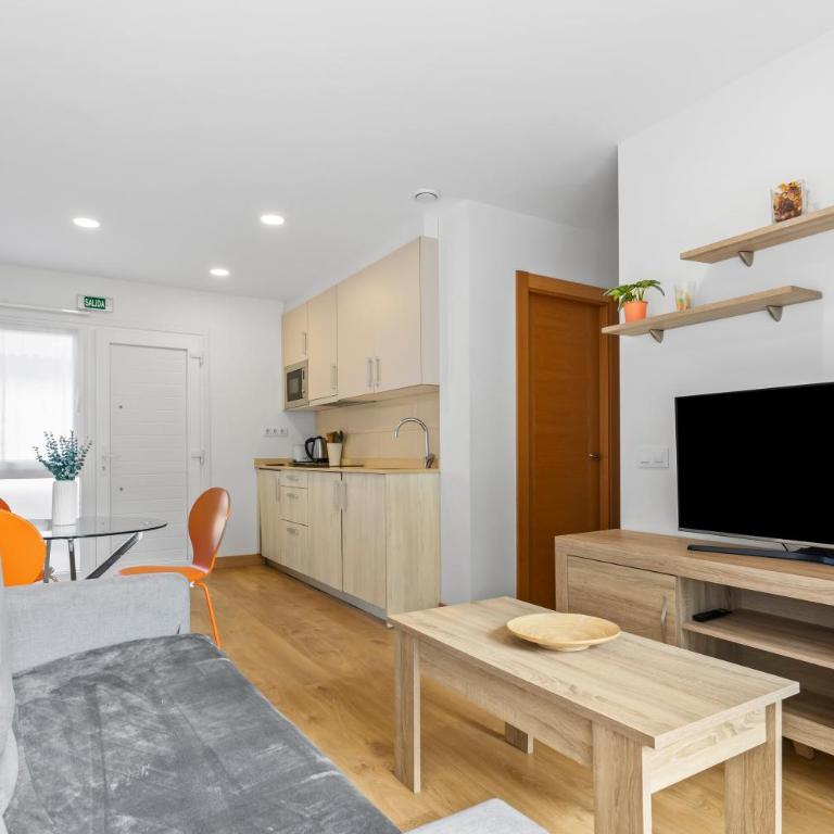 4 Jardin- Puerto Chico - Two-Bedroom Deluxe Apartment with Garden View - 4