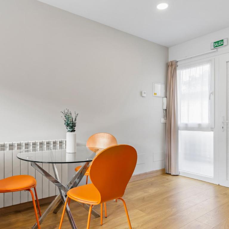 4 Jardin- Puerto Chico - Two-Bedroom Deluxe Apartment with Garden View - 5