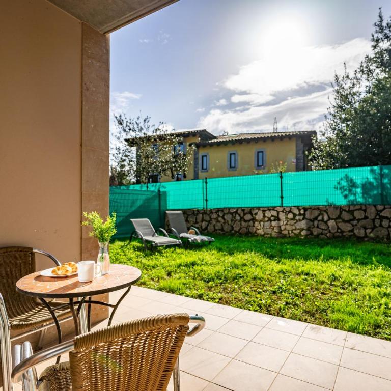 4 Jardin- Puerto Chico - Two-Bedroom Deluxe Apartment with Garden View - 2