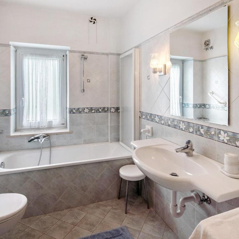 Casa Al Sole Moena - Appartamento Premium con 3 Camere da Letto e Balcone - 20