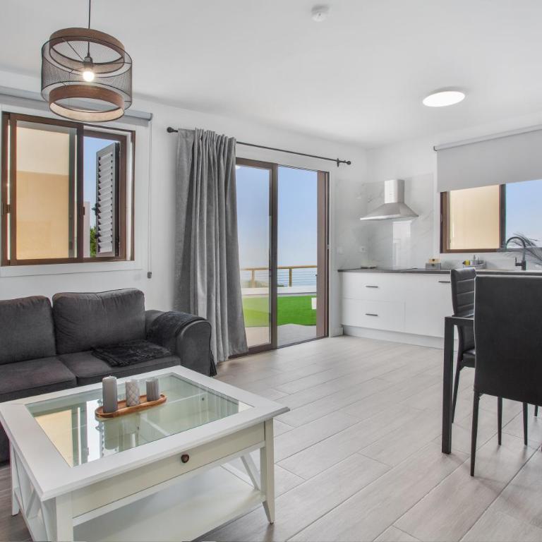 Stevier - One-Bedroom House - 2