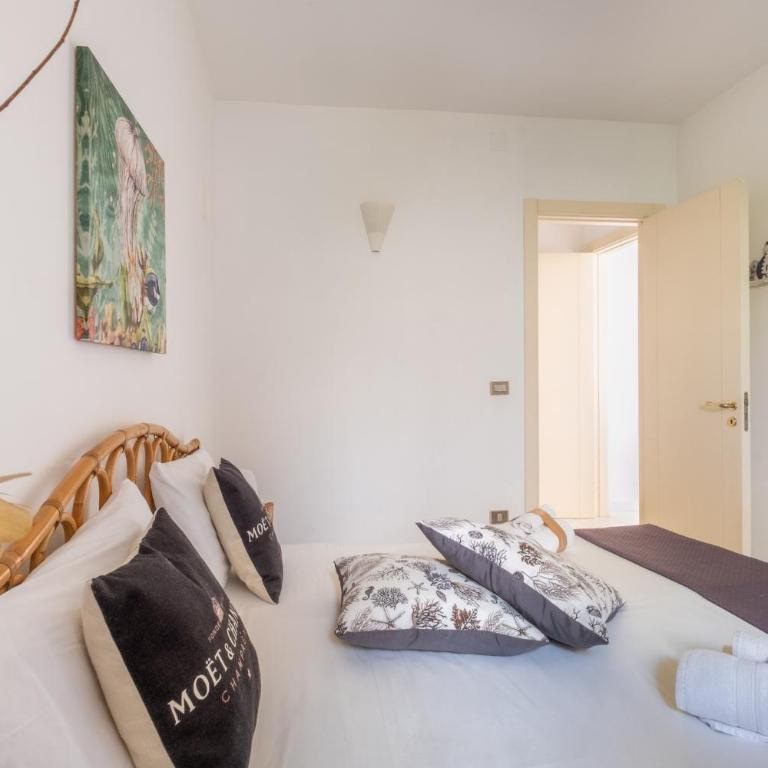 The Blue Vibe - Two-Bedroom House - 10