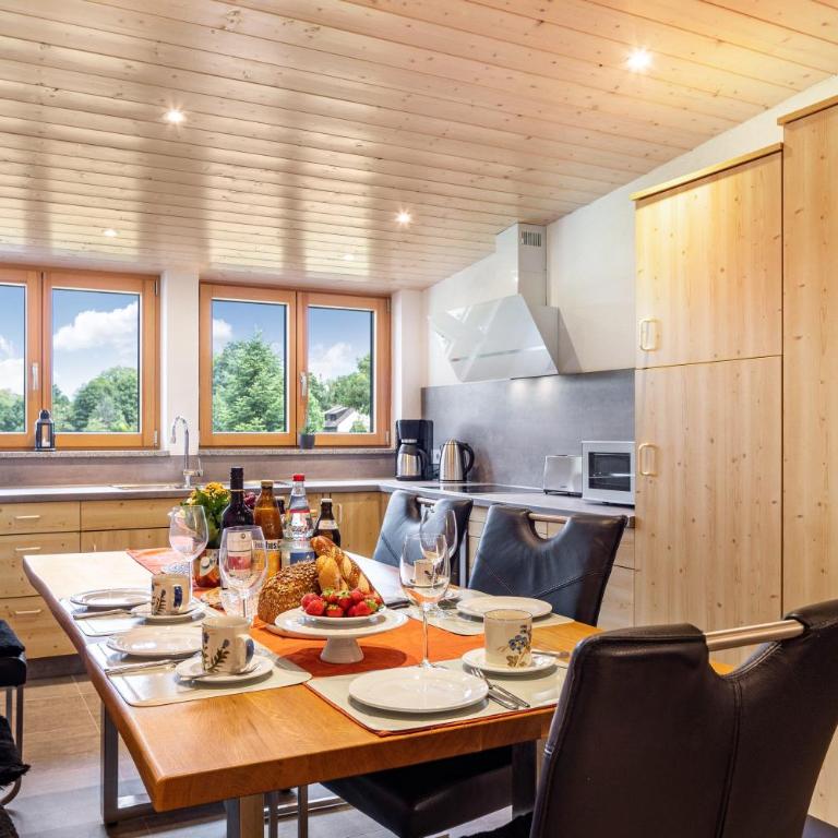 Ferienwohnungen Familie Hofer - Deluxe-Apartment mit 2 Schlafzimmern und Gartenblick - 1