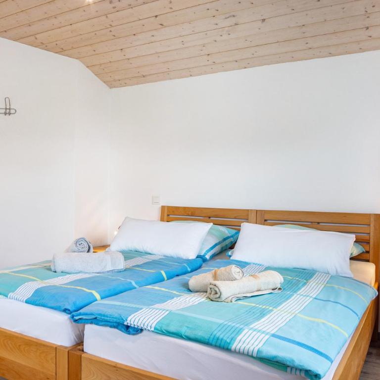 Ferienwohnungen Familie Hofer - Deluxe-Apartment mit 2 Schlafzimmern und Gartenblick - 5