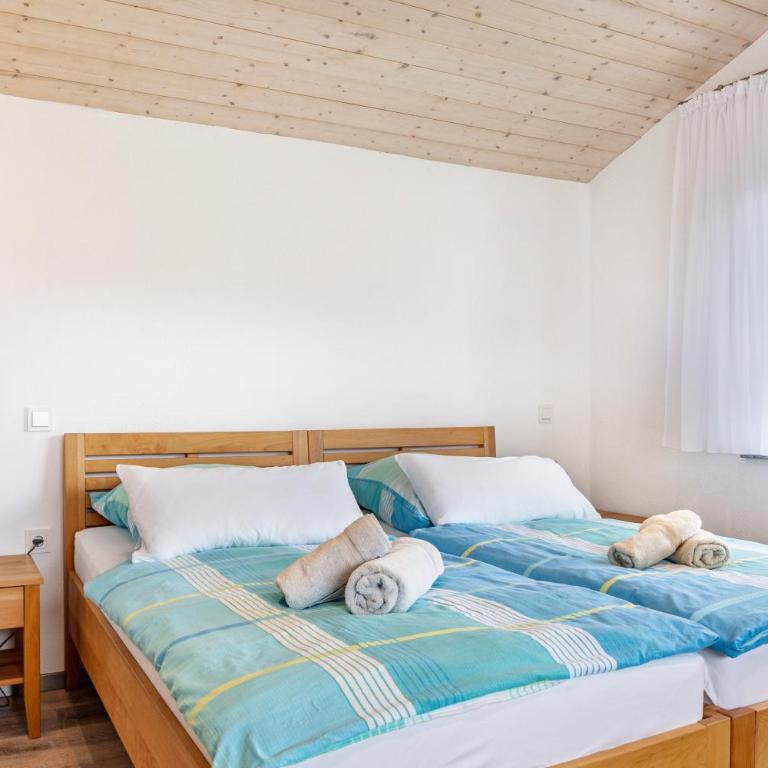 Ferienwohnungen Familie Hofer - Deluxe-Apartment mit 2 Schlafzimmern und Gartenblick - 12