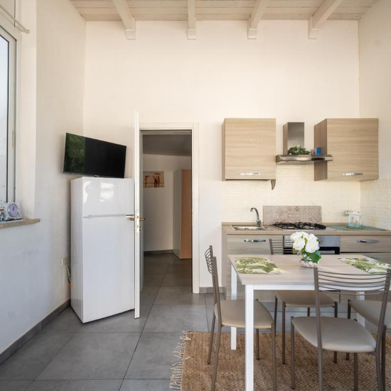 Elenya Garden Retreat - One-Bedroom House - 5