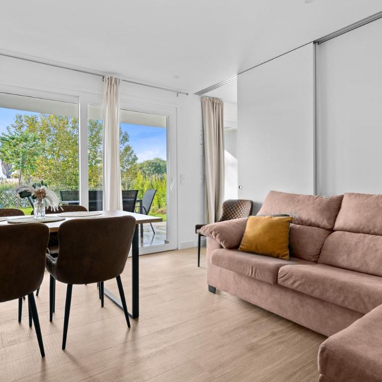 Alcazaba Lagoon Luxury Retreat - Apartamento Deluxe de 2 dormitorios con vistas al jardín - 3