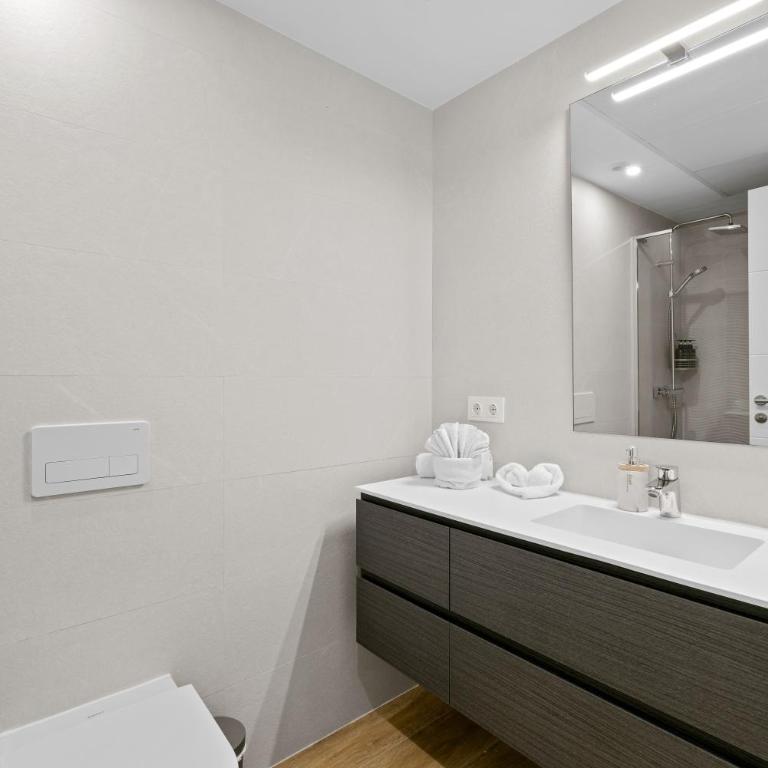 Alcazaba Lagoon Luxury Retreat - Apartamento Deluxe de 2 dormitorios con vistas al jardín - 13