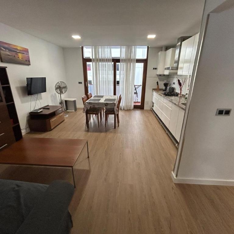Piso con Balcón cerca de la Playa - Apartamento Deluxe de 2 dormitorios con balcón - 2