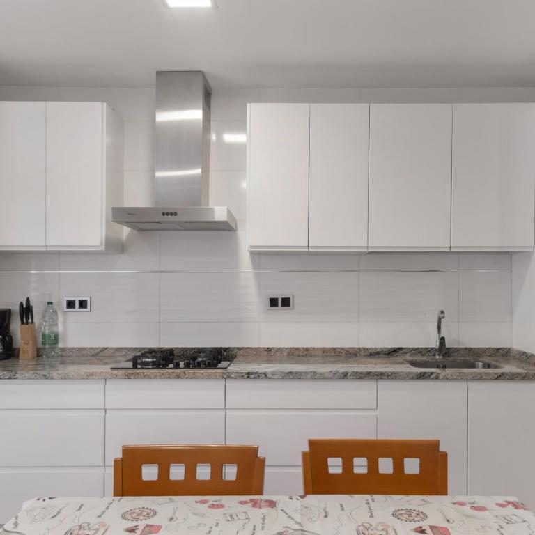 Piso con Balcón cerca de la Playa - Apartamento Deluxe de 2 dormitorios con balcón - 4
