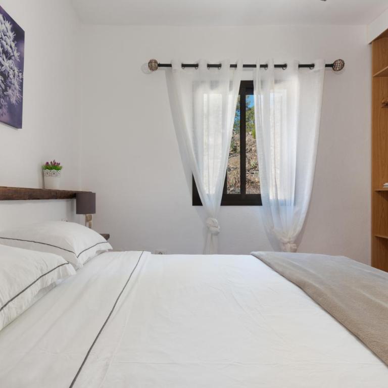 Casa Rural Kiko - Three-Bedroom House - 11