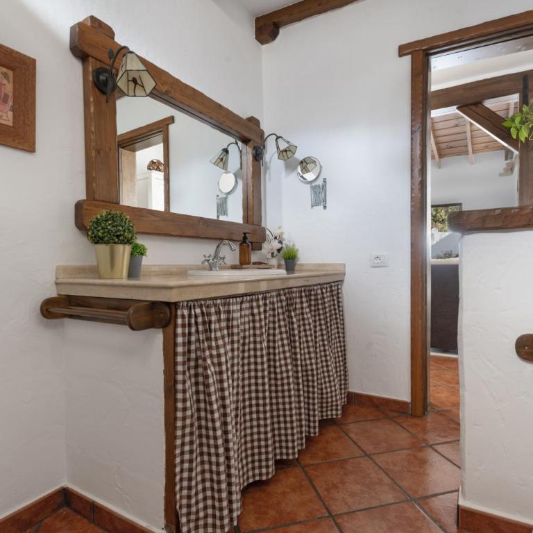 Casa Rural Kiko - Three-Bedroom House - 16